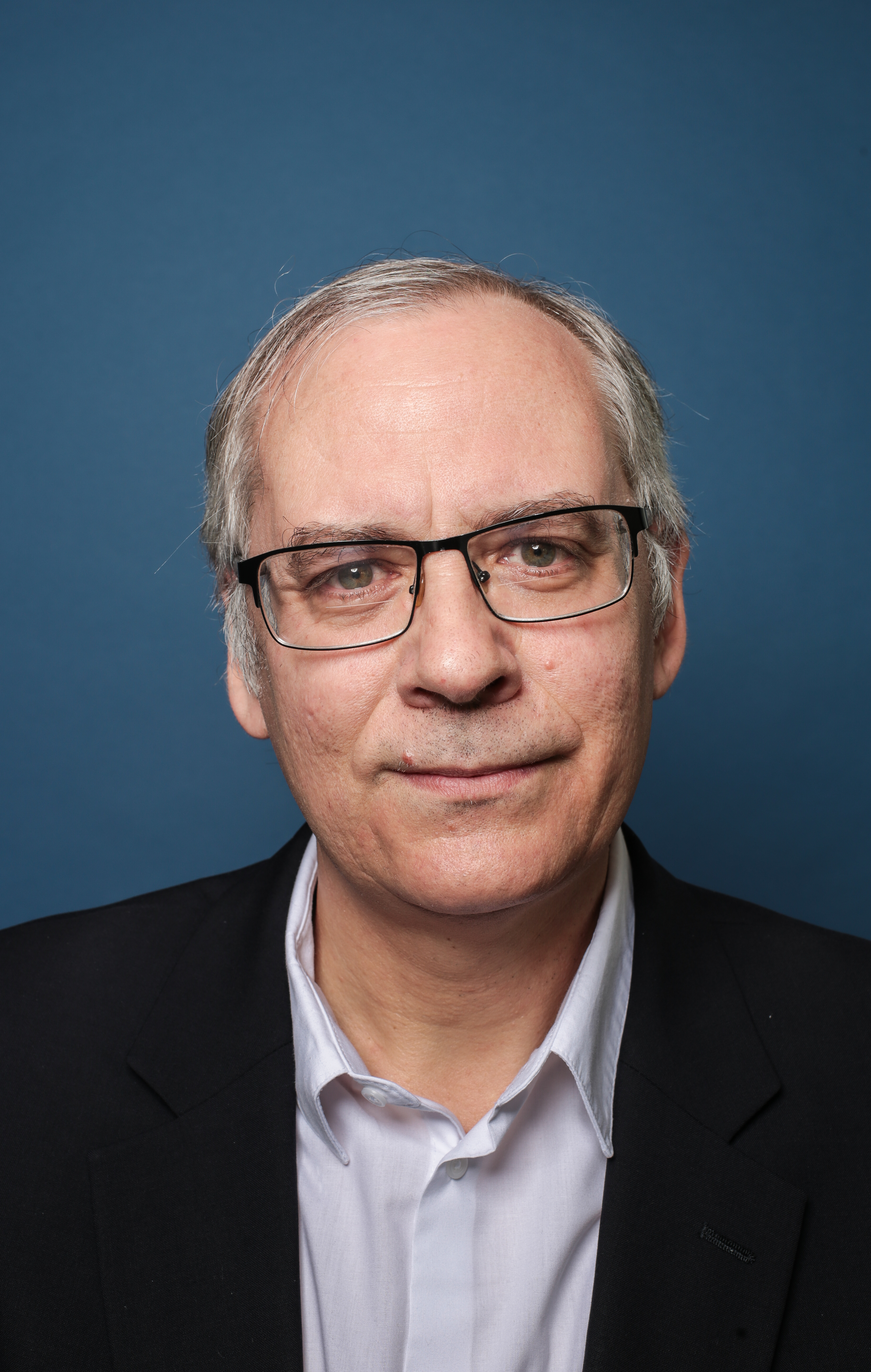 Dr. Martín Besfamille